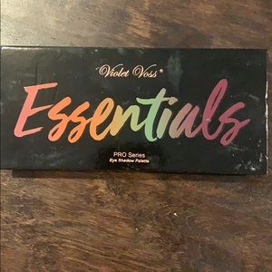 Violet Voss Essentials Palette